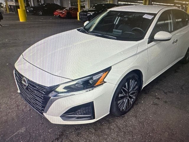Used 2023 Nissan Altima 2.5 SV AWD/4WD image 4
