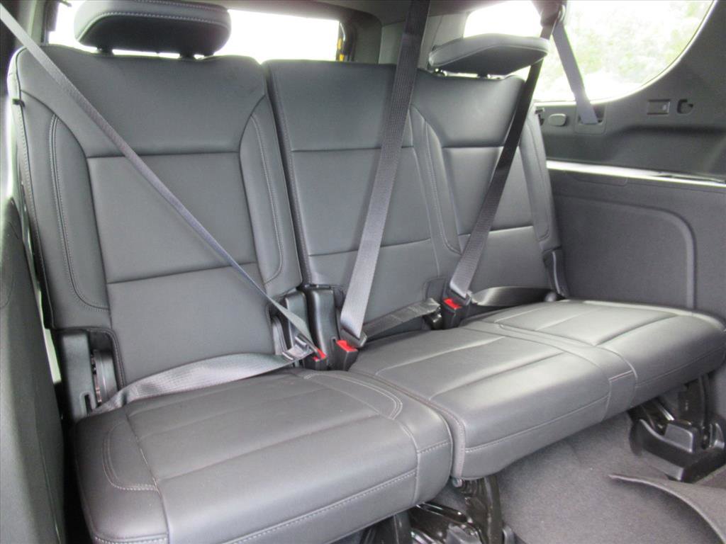 Used 2024 Chevrolet Suburban Z71 w/ Luxury Package AWD/4WD image 33