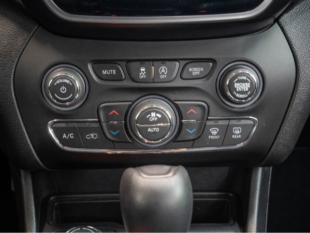 Used 2019 Jeep Cherokee Limited image 24