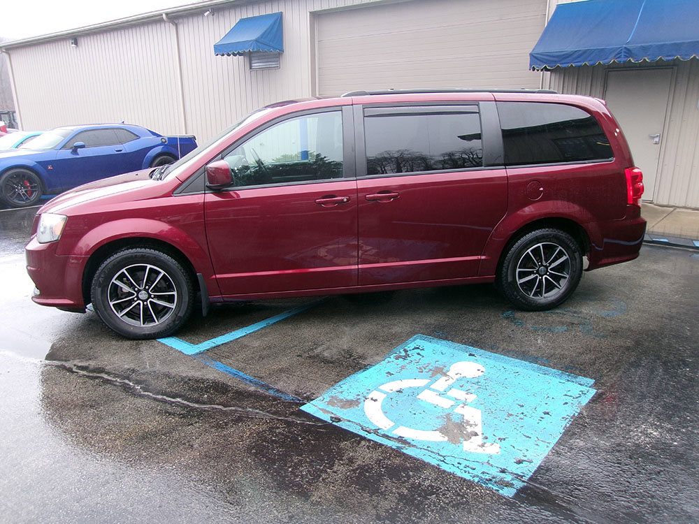 Used 2019 Dodge Grand Caravan SE image 3
