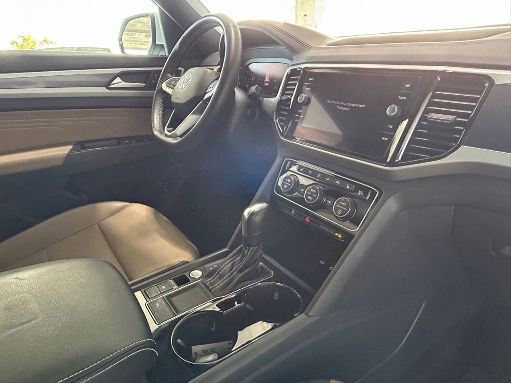 Used 2022 Volkswagen Atlas Cross Sport SE w/ Black Wheel Package image 33