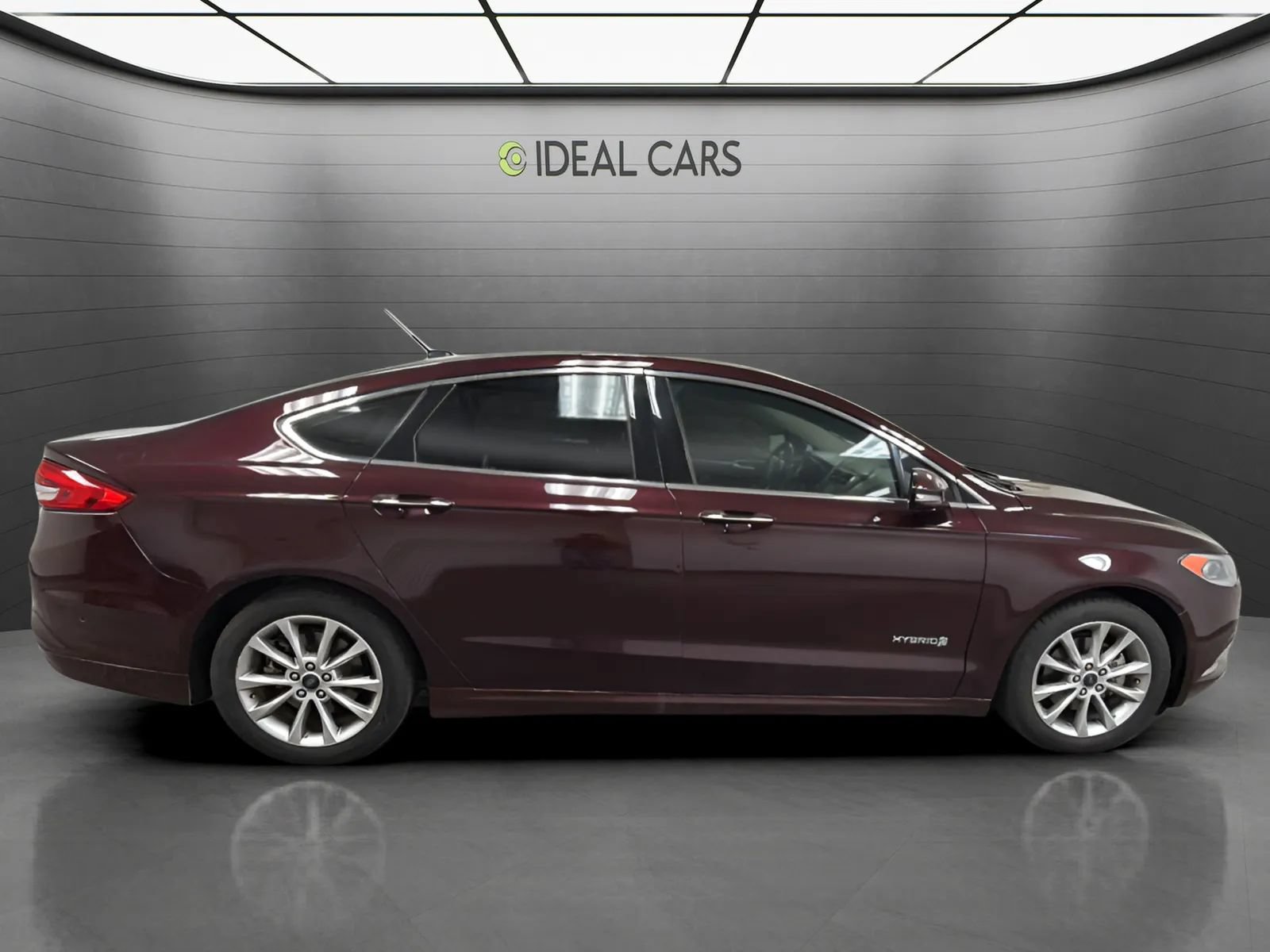 Used 2017 Ford Fusion SE w/ Equipment Group 602A FWD image 4