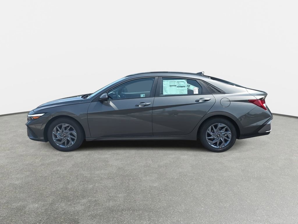 Used 2025 Hyundai Elantra Blue image 8