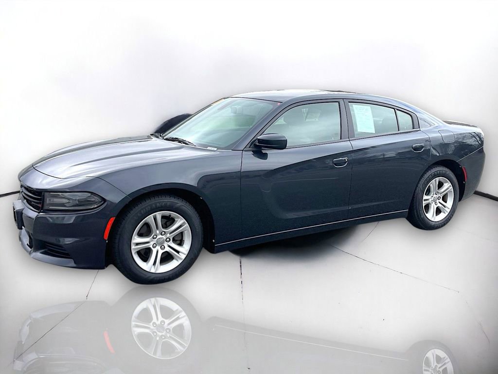Used 2019 Dodge Charger SXT image 2