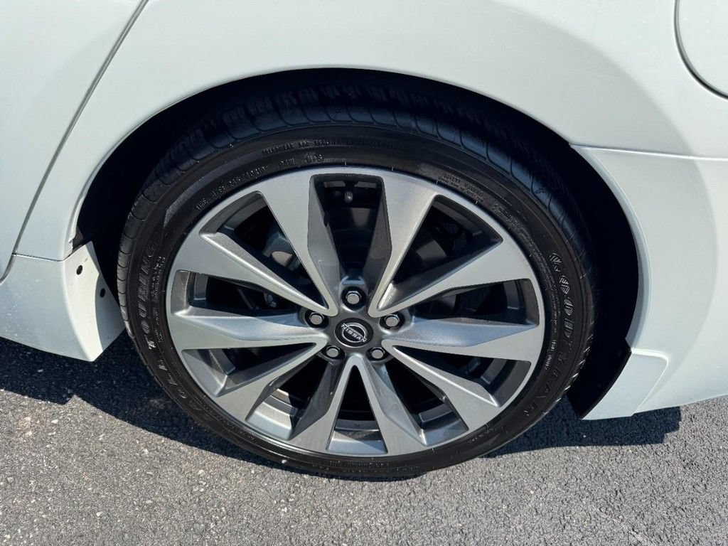 Used 2023 Nissan Maxima Platinum w/ Sport Mat Group FWD image 7