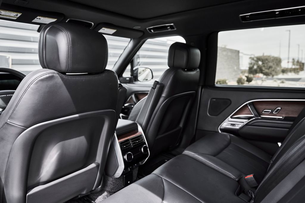 Used 2025 Land Rover Range Rover Long Wheelbase SE image 33