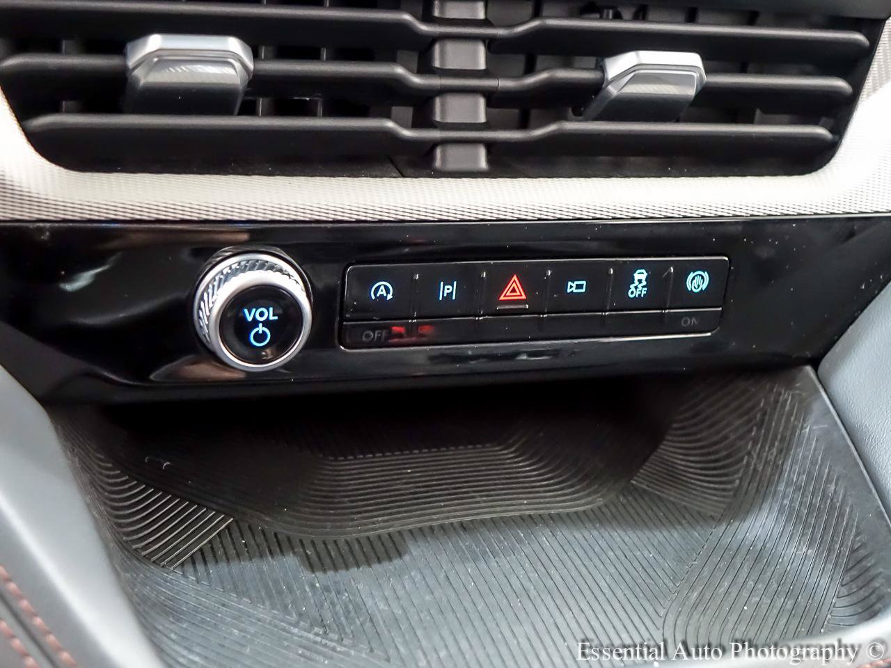 Used 2025 Ford Explorer Active AWD/4WD image 24