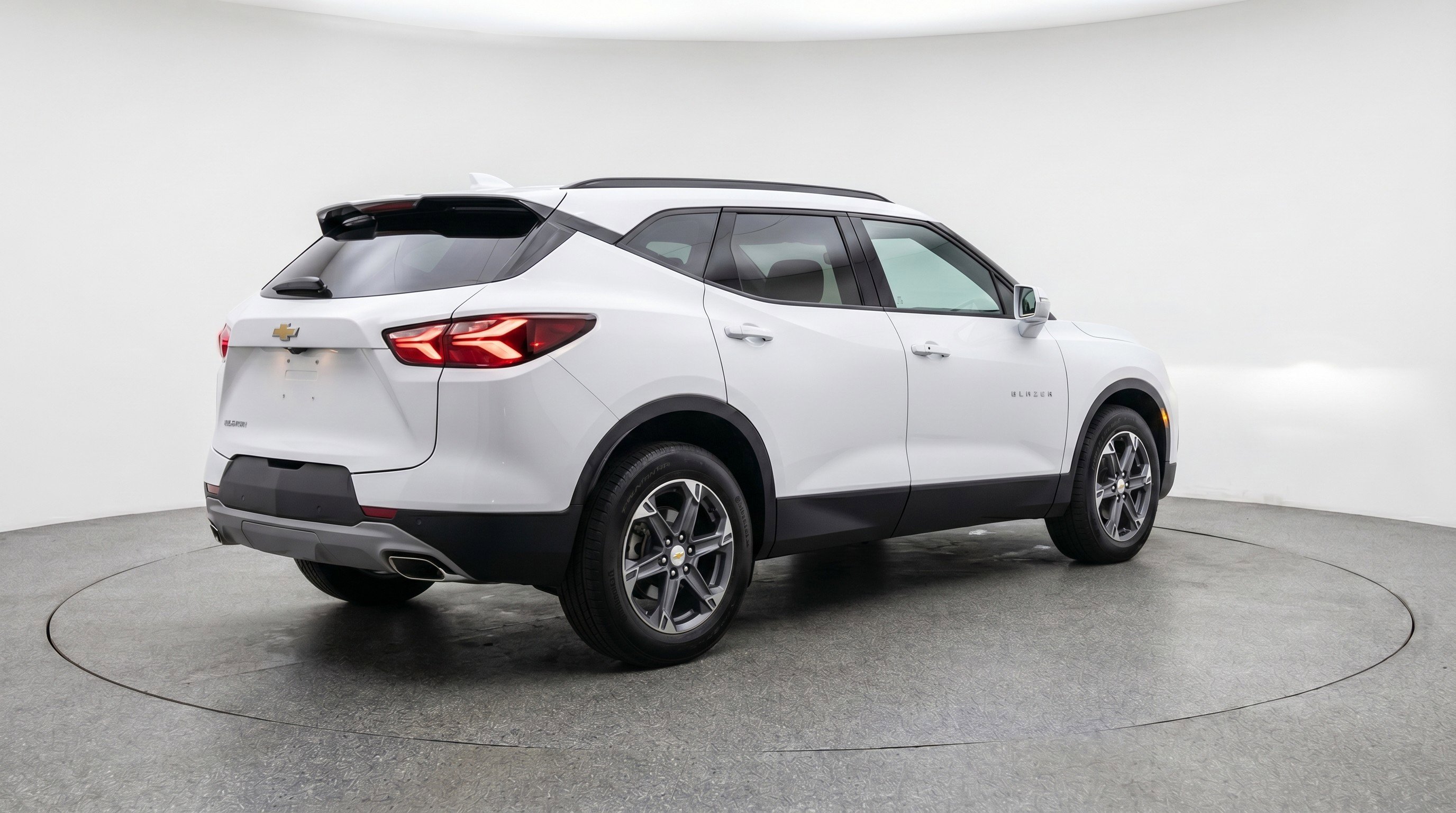 Used 2025 Chevrolet Blazer LT FWD image 9