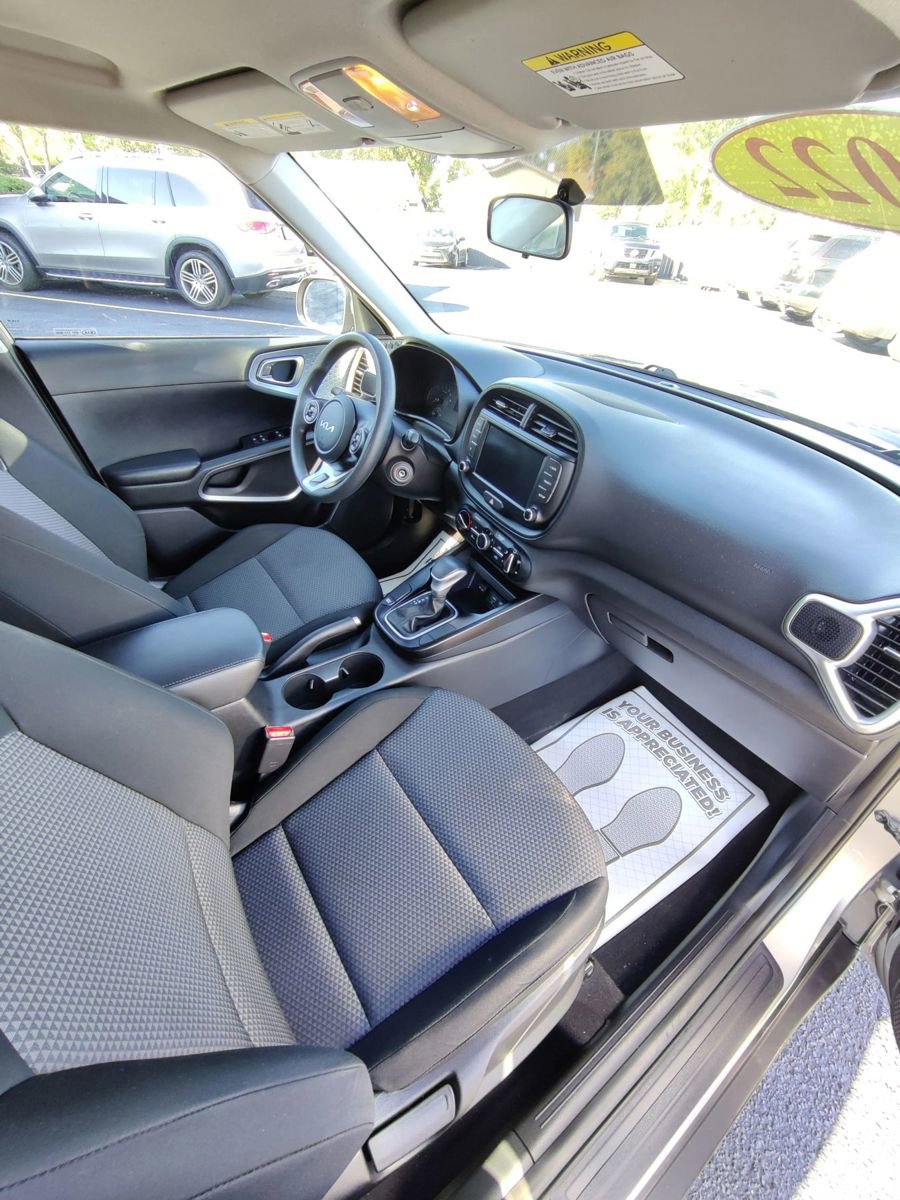 Used 2022 Kia Soul LX image 12