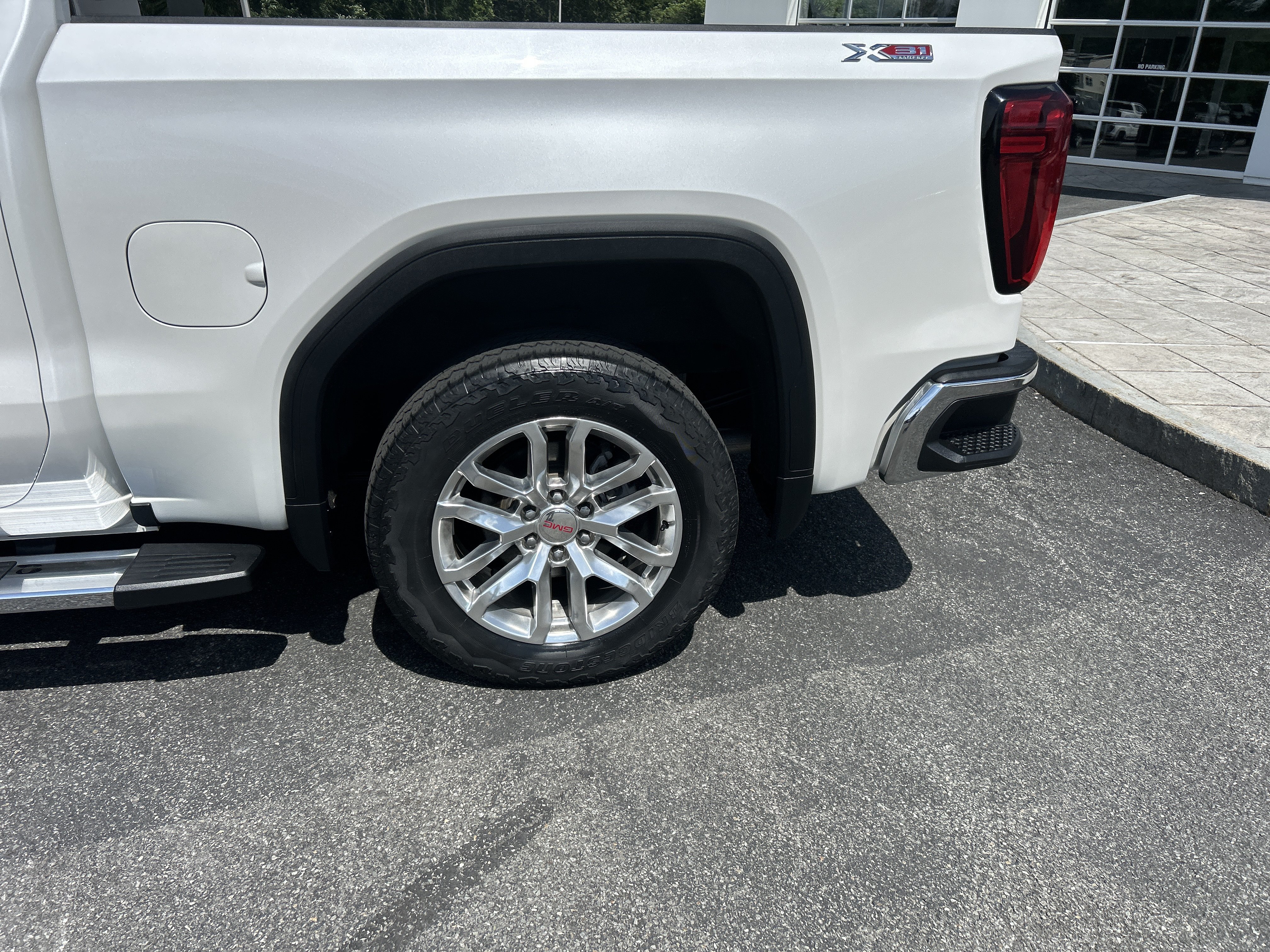 Used 2021 GMC Sierra 1500 SLT w/ SLT Premium Plus Package AWD/4WD image 6