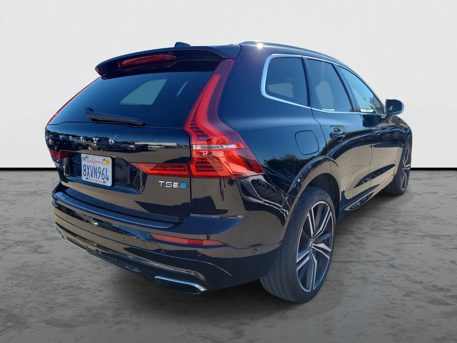 Used 2019 Volvo XC60 T5 R-Design w/ Protection Package Premier image 4