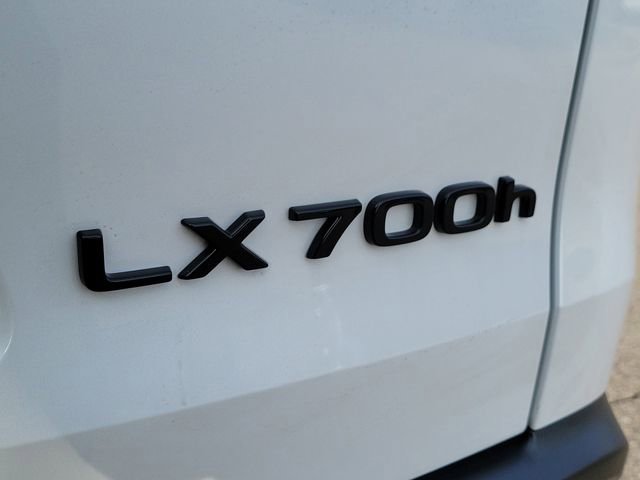 New 2026 Lexus LX 700h Luxury image 6