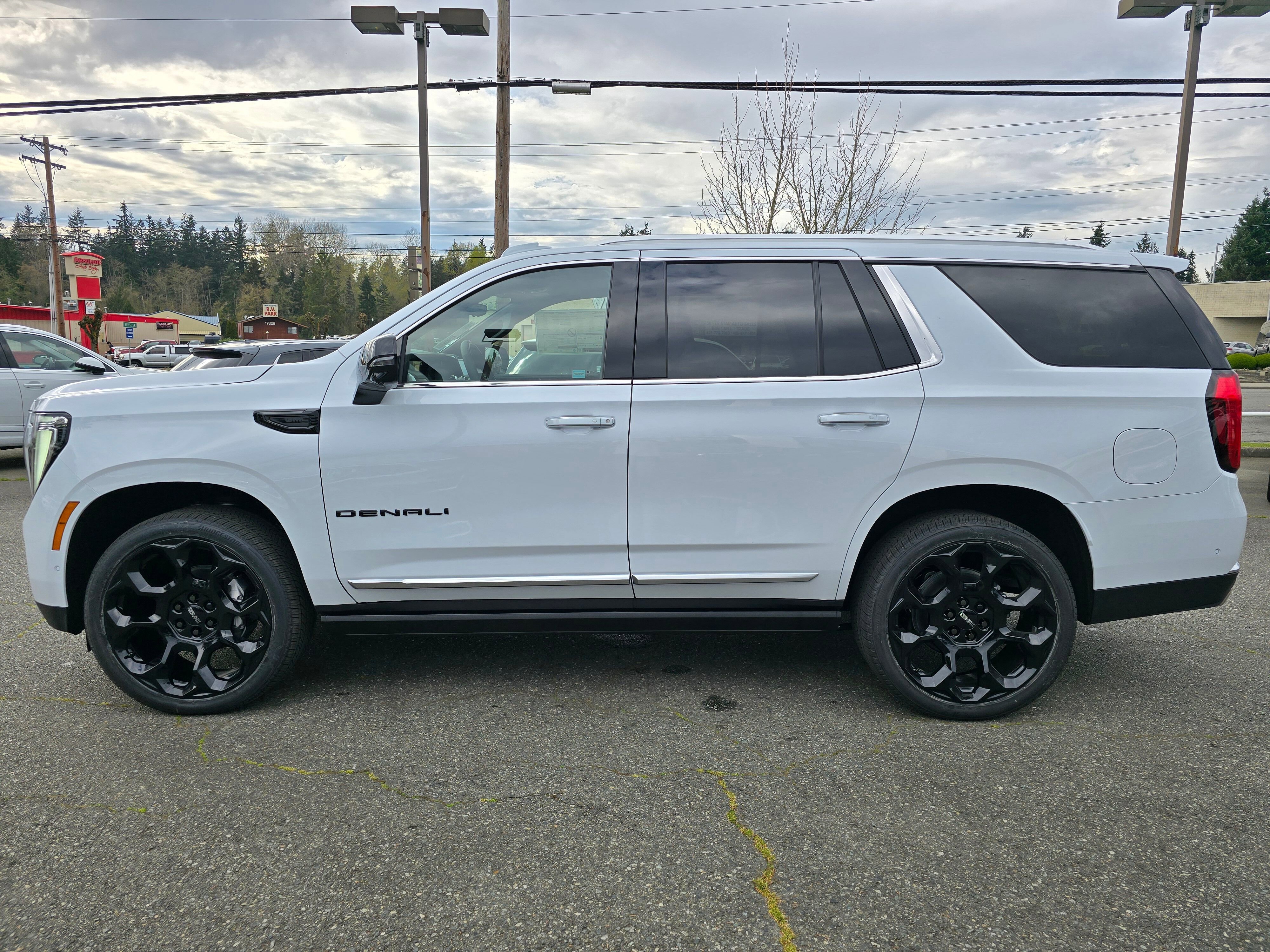New 2026 GMC Yukon Denali w/ Denali Reserve Package image 4