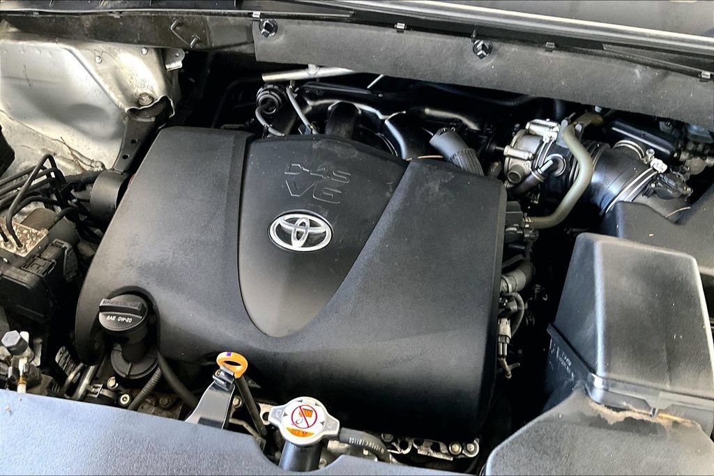 Used 2019 Toyota Highlander XLE w/ Carpet Mat Package (TMS) FWD image 32