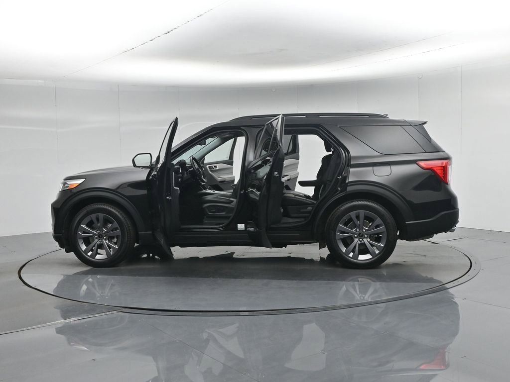 Used 2022 Ford Explorer XLT w/ Equipment Group 202A RWD image 38