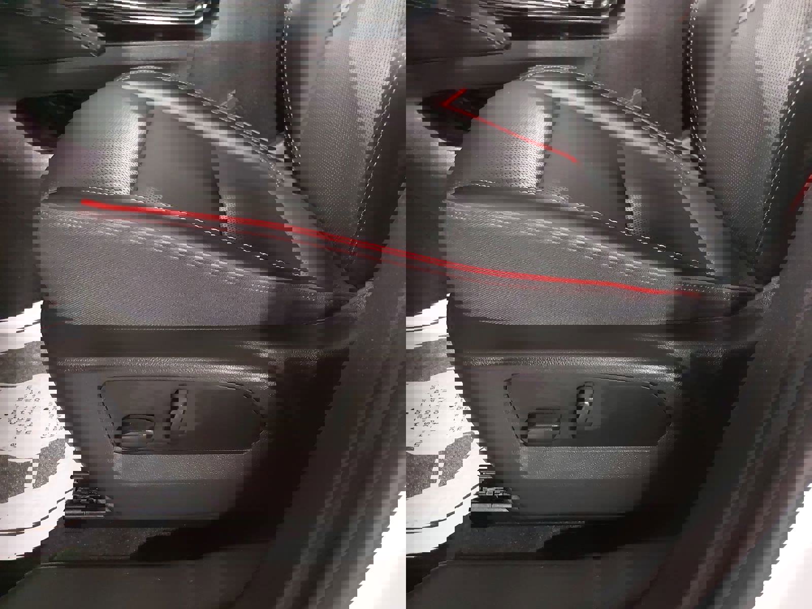 Used 2022 Buick Envision Essence w/ Technology Package II image 30