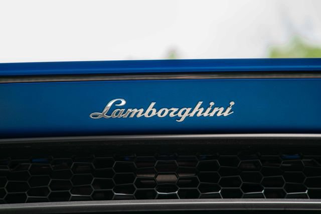 Used 2019 Lamborghini Huracan Performante AWD/4WD image 40