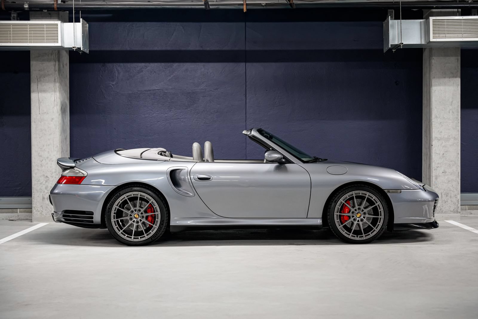 Used 2004 Porsche 911 Turbo AWD/4WD image 2