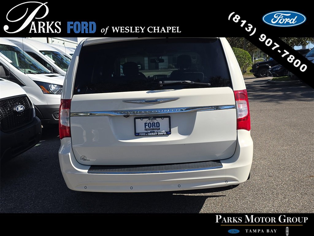 Used 2012 Chrysler Town & Country Touring-L w/ Premium Group image 5