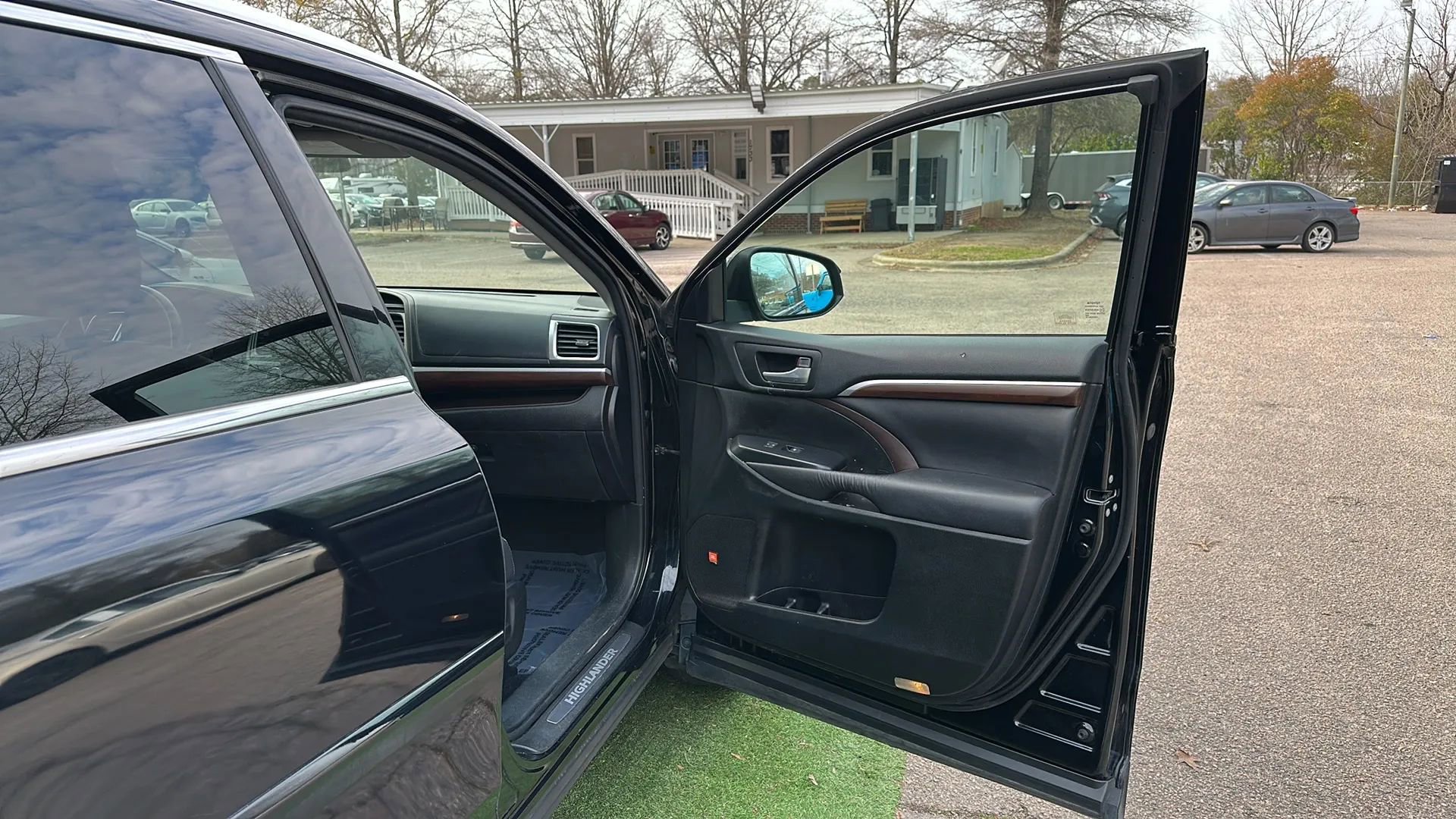 Used 2016 Toyota Highlander Limited image 26