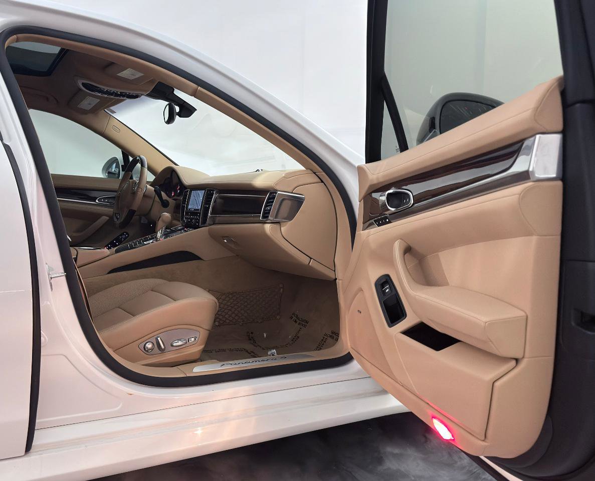 Used 2014 Porsche Panamera 4 image 25