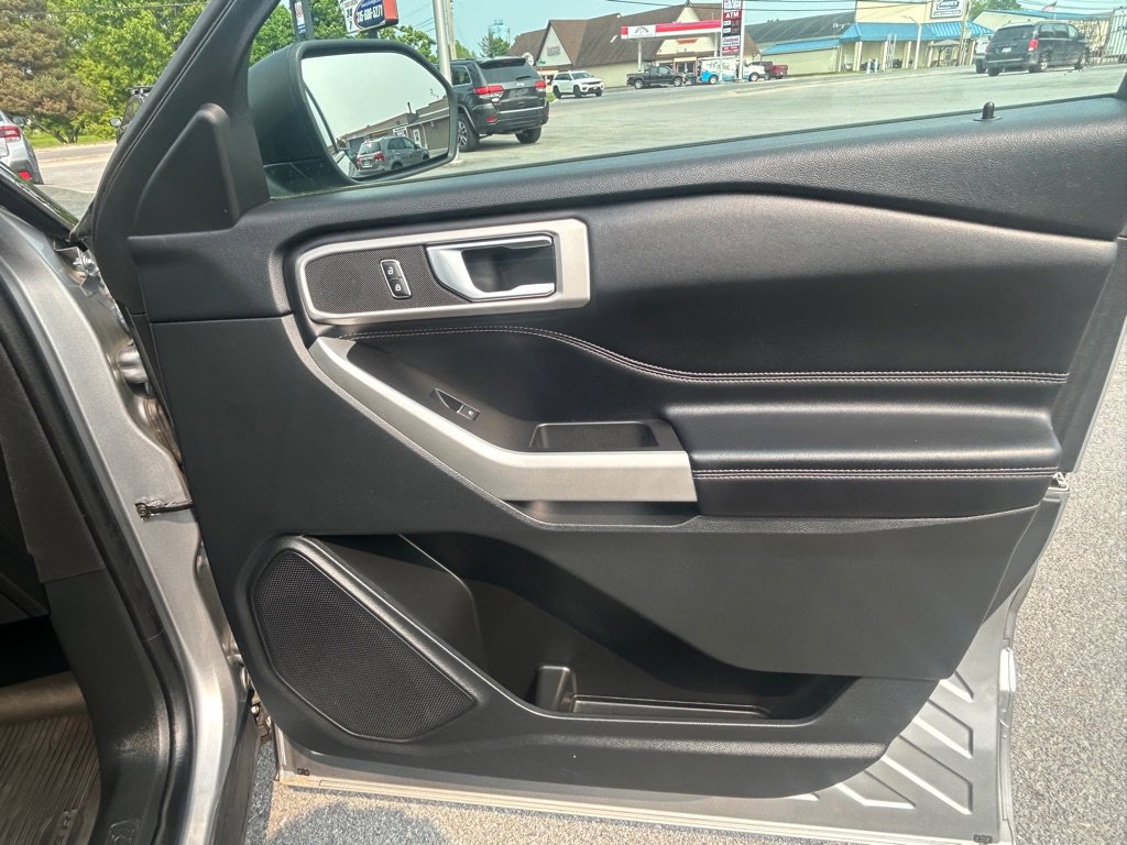 Used 2022 Ford Explorer XLT AWD/4WD image 17