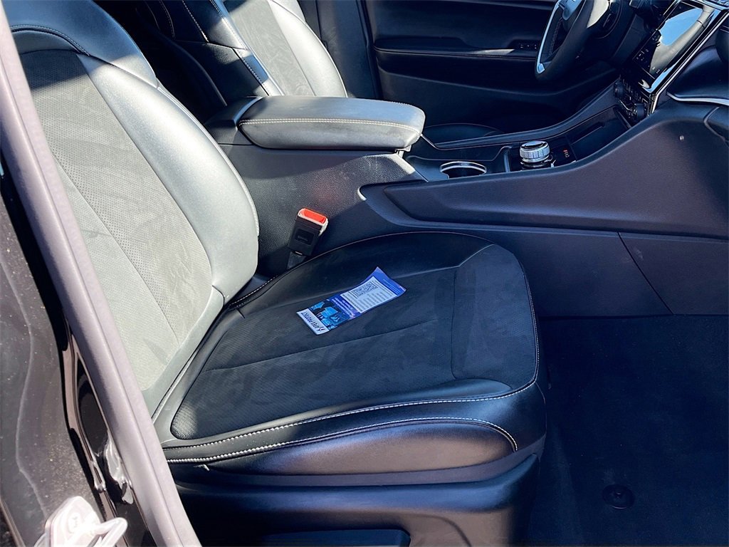 Used 2024 Jeep Grand Cherokee L Altitude image 29