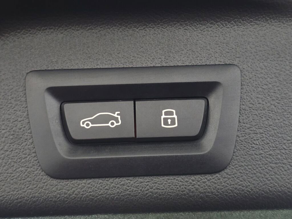 Used 2025 BMW X5 xDrive50e image 26