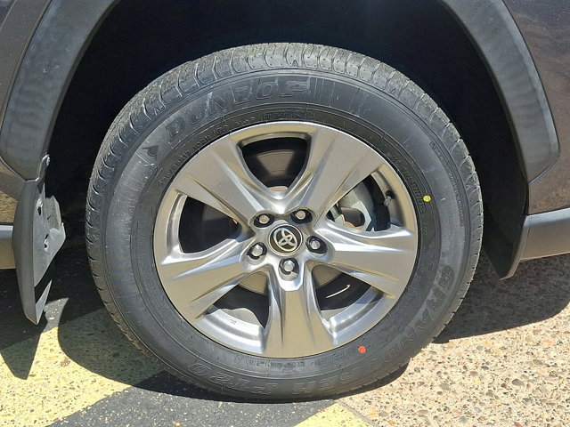 Used 2024 Toyota RAV4 XLE w/ Convenience Package FWD image 8