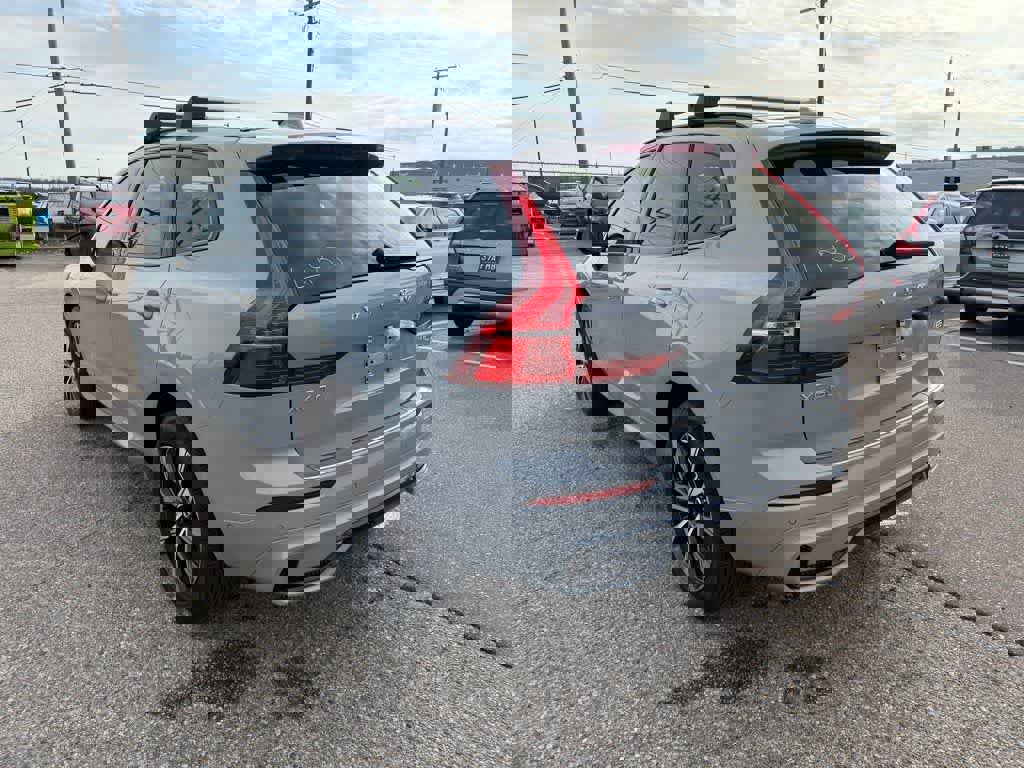 Used 2024 Volvo XC60 B5 Plus w/ Protection Package Premier image 7