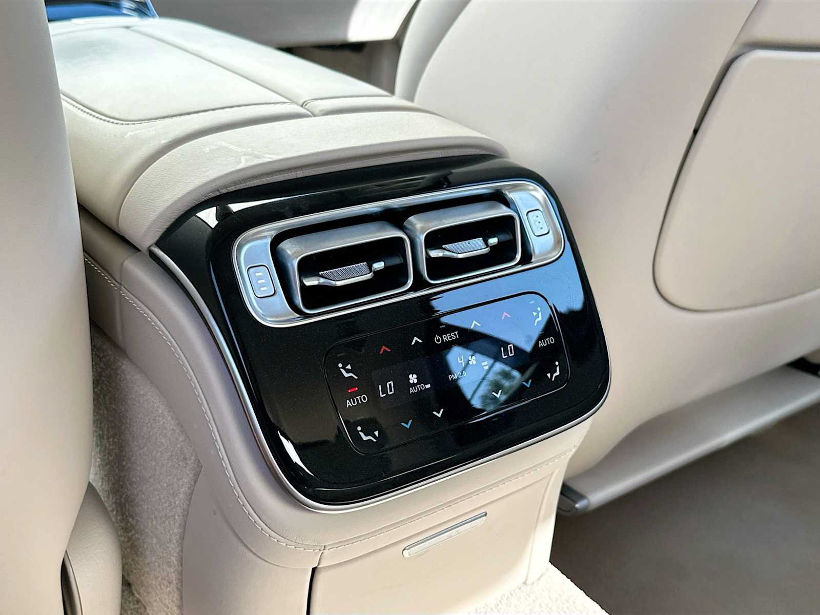Certified 2022 Mercedes-Benz S 580 4MATIC Sedan w/ Rear Seat Package image 27