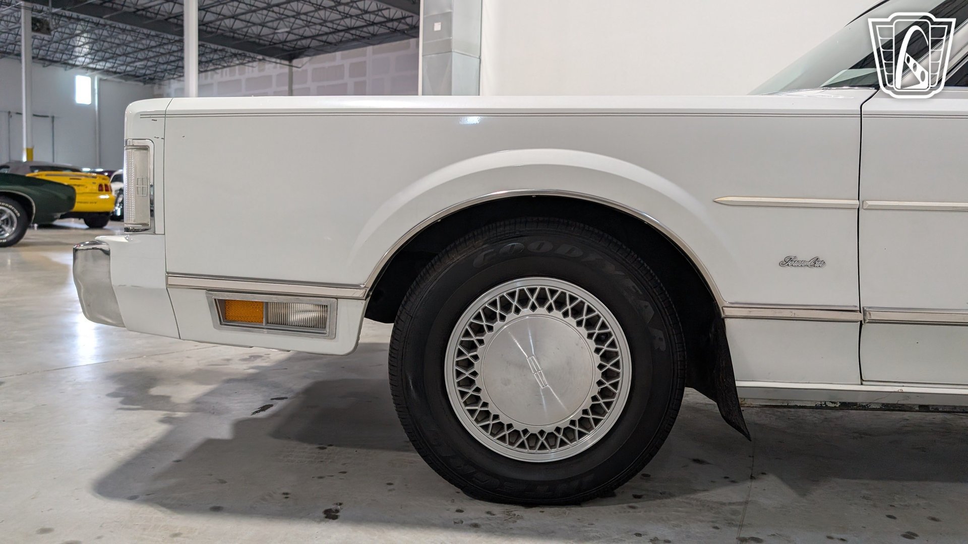 Used 1988 Lincoln Town Car RWD image 24