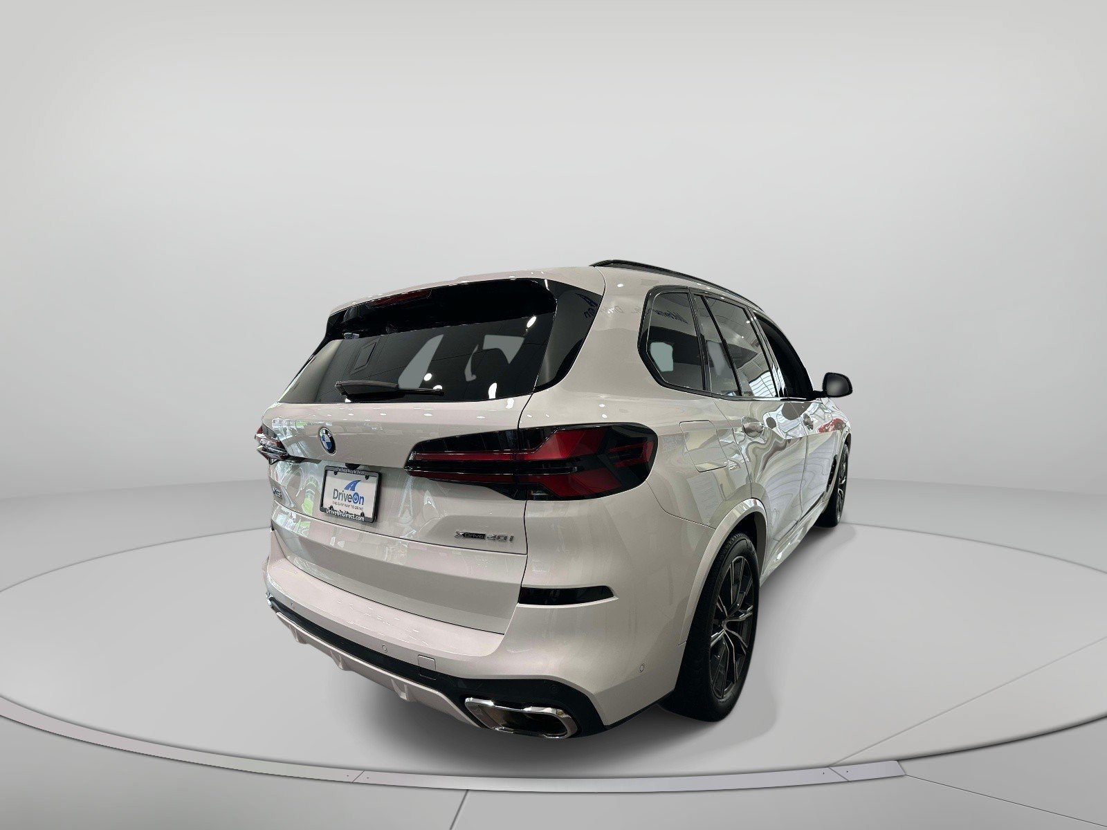 Used 2024 BMW X5 xDrive40i w/ M Sport Package AWD/4WD image 4