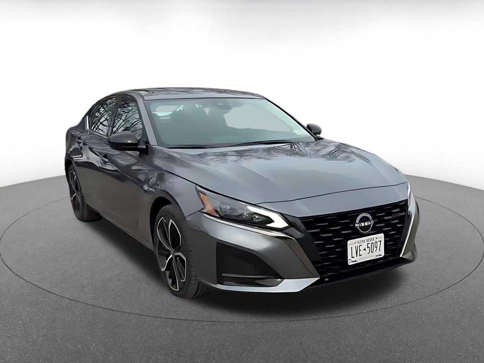 Used 2025 Nissan Altima 2.5 SR image 3