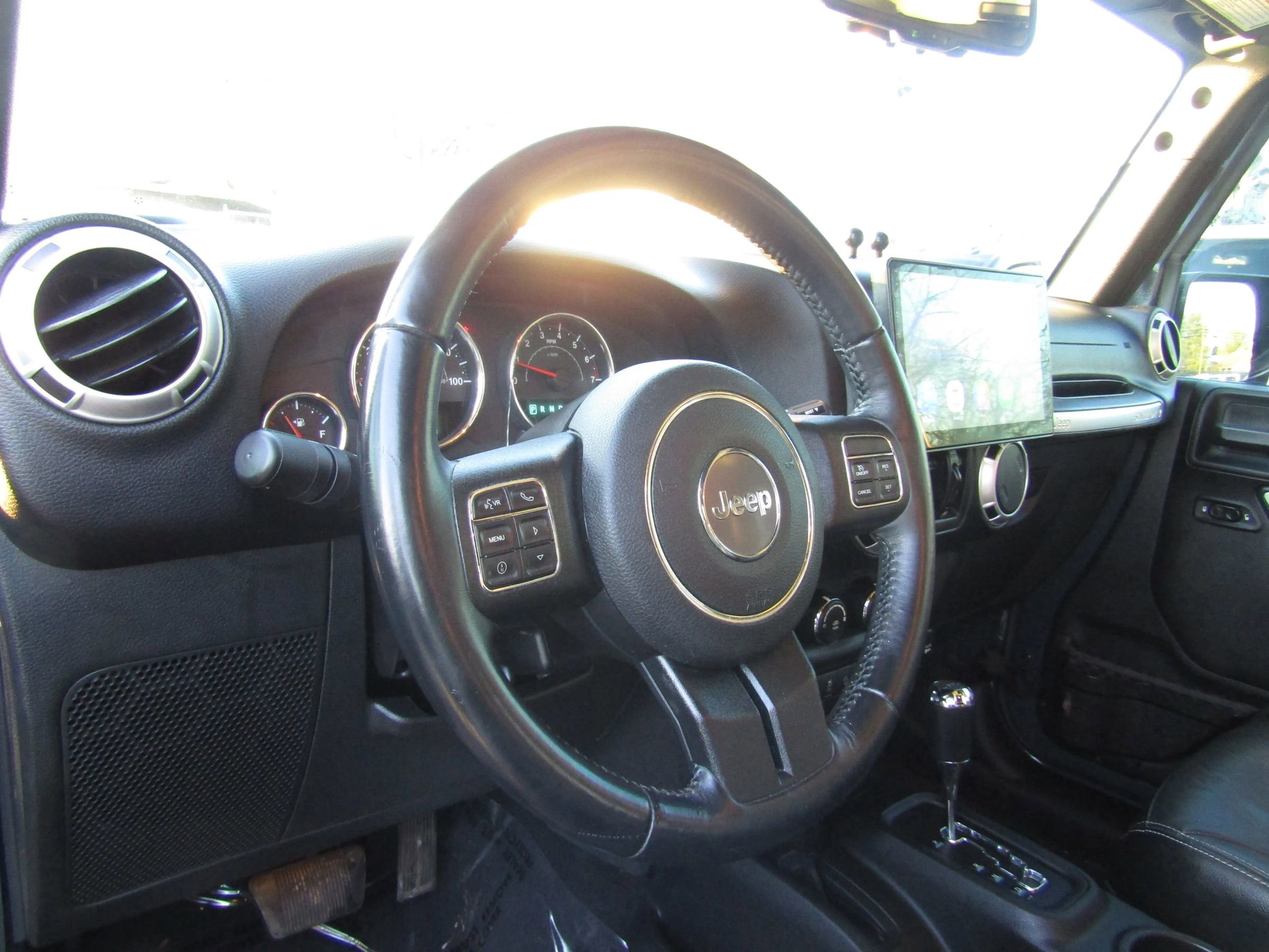 Used 2017 Jeep Wrangler Unlimited Sahara w/ Connectivity Group AWD/4WD image 20