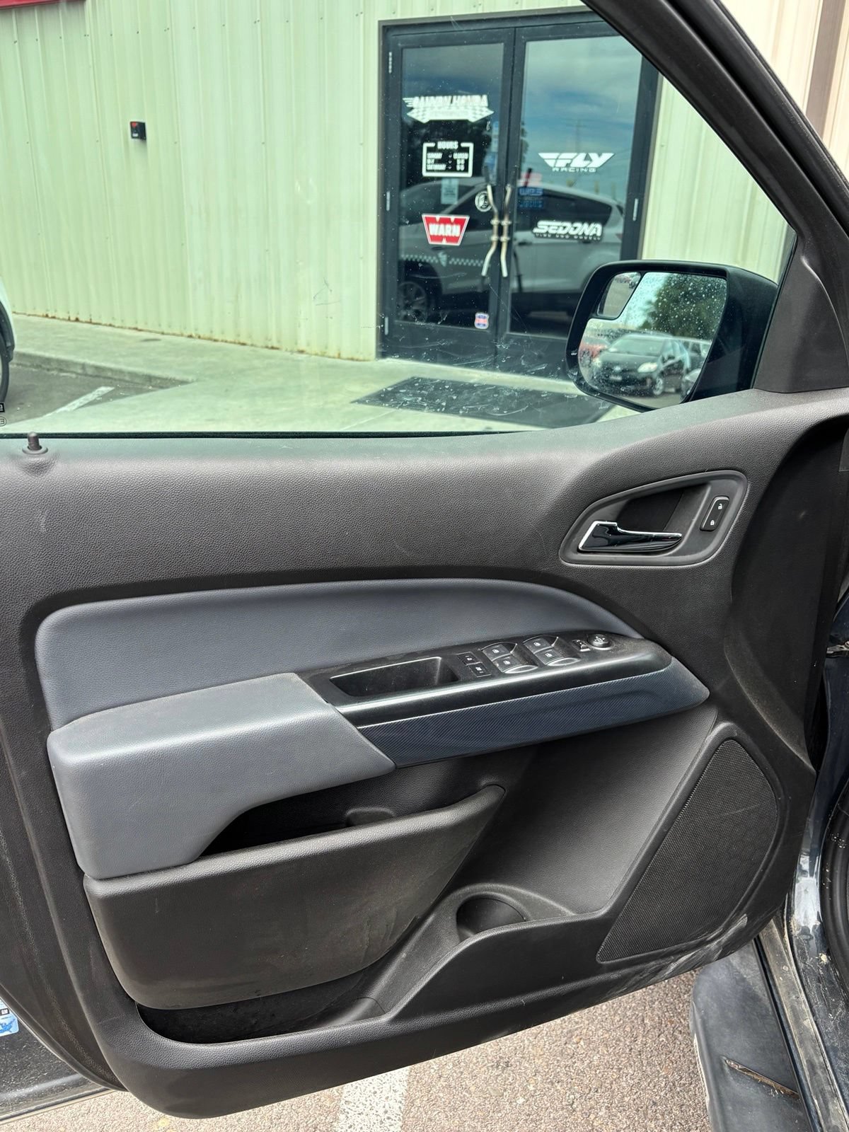 Used 2019 Chevrolet Colorado Z71 AWD/4WD image 2