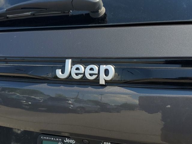 New 2026 Jeep Grand Cherokee Laredo X RWD image 9
