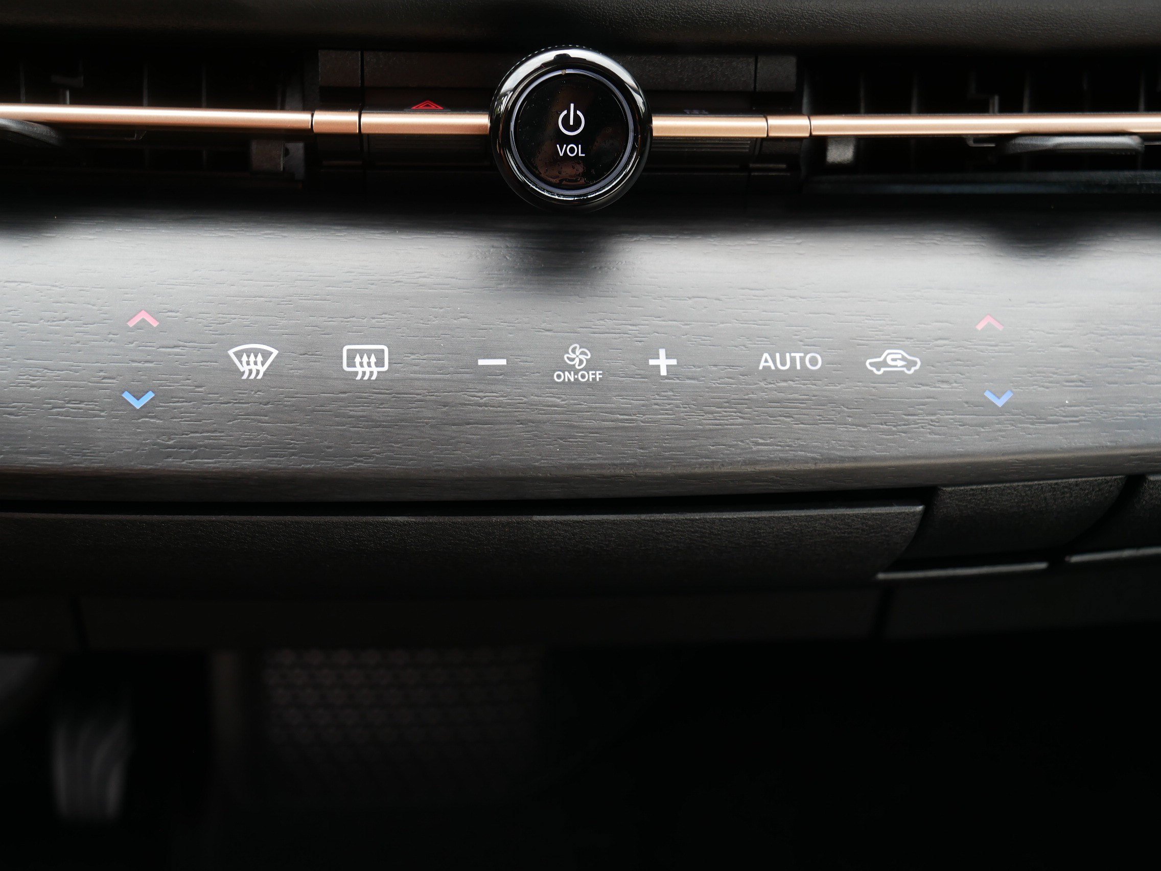 Certified 2024 Nissan Ariya AWD image 23