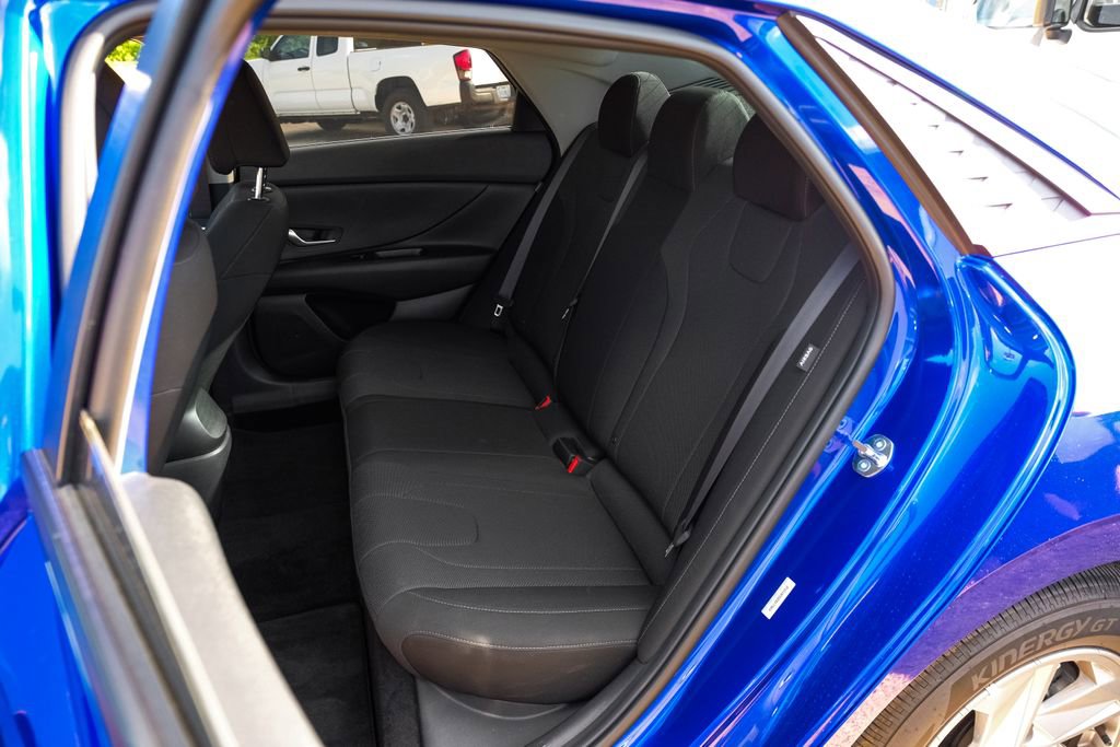 Used 2025 Hyundai Elantra SE image 40