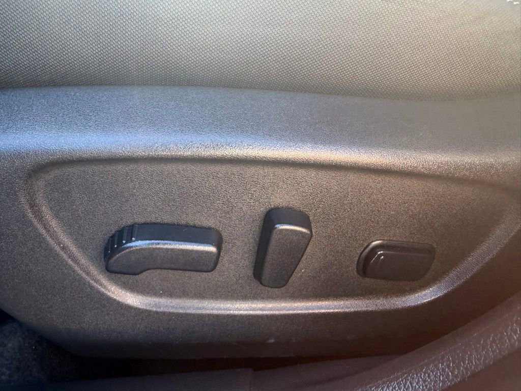 Used 2019 Nissan Rogue SV image 14