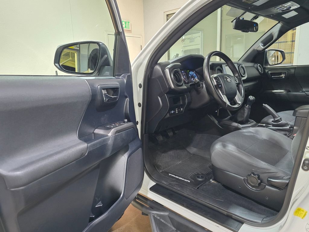 Used 2016 Toyota Tacoma TRD Off-Road image 22