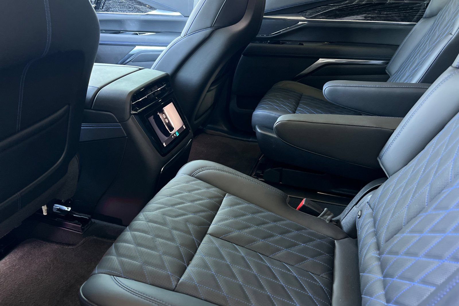 Used 2026 Cadillac Escalade IQL Luxury AWD/4WD image 13
