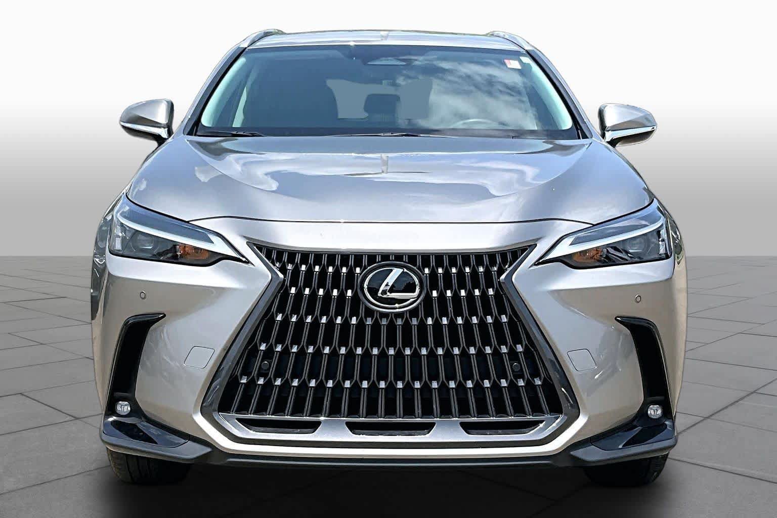 Used 2025 Lexus NX 250 FWD w/ Accessory Package (Z1) image 4