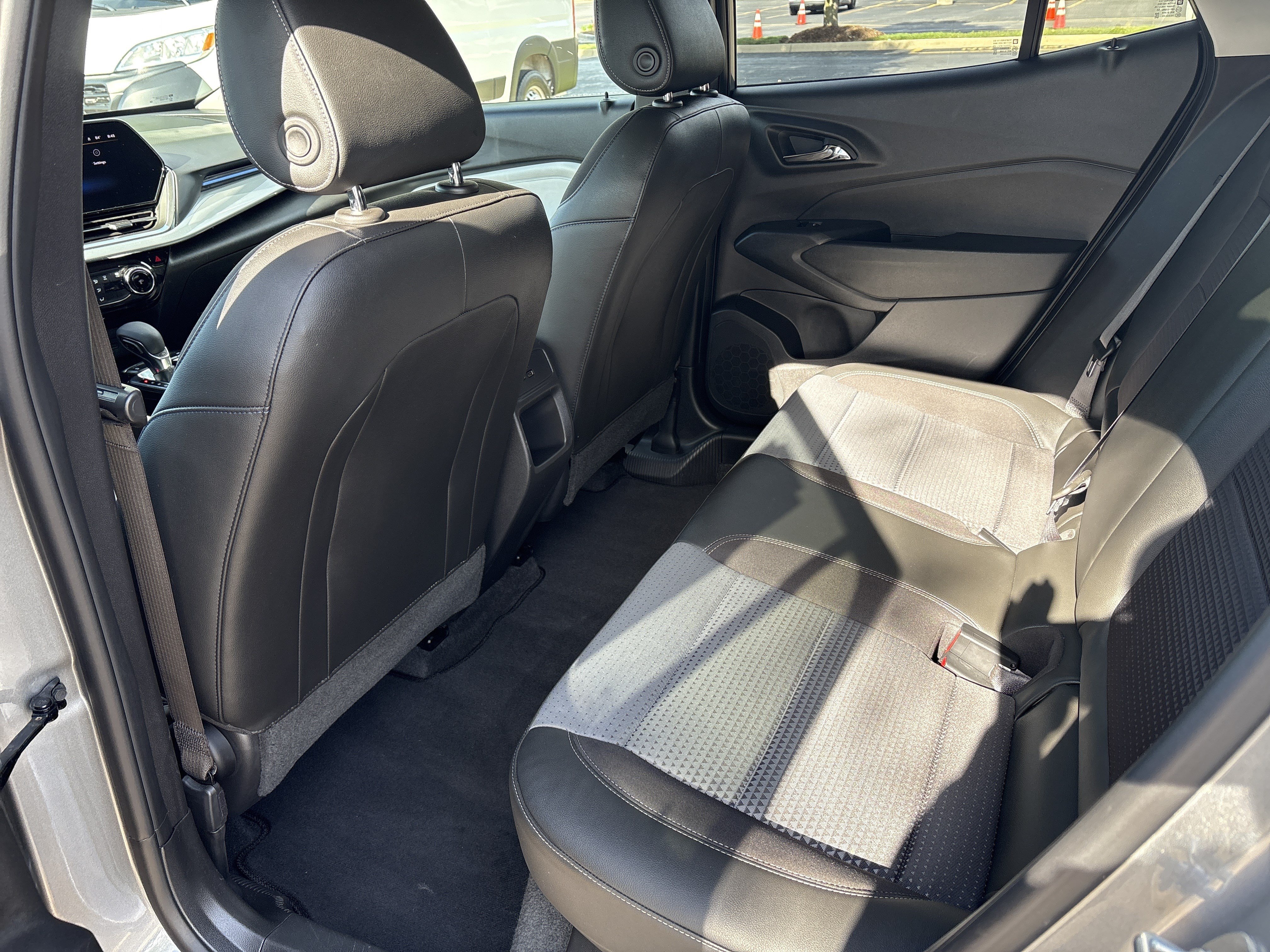 Used 2025 Chevrolet Trax LT FWD image 14
