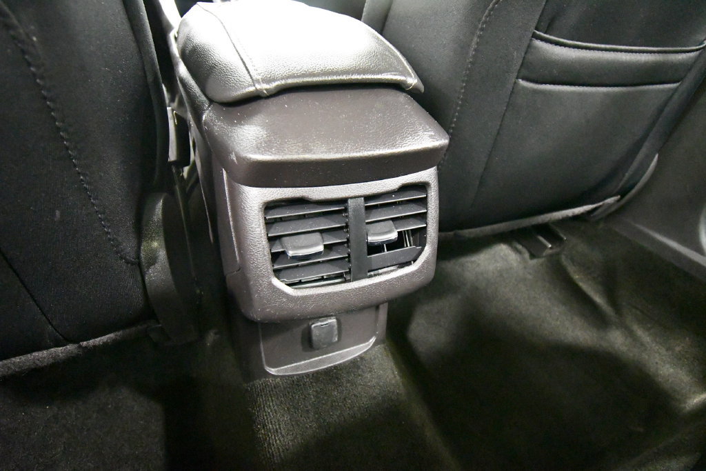 Used 2016 Ford Fusion SE FWD image 16