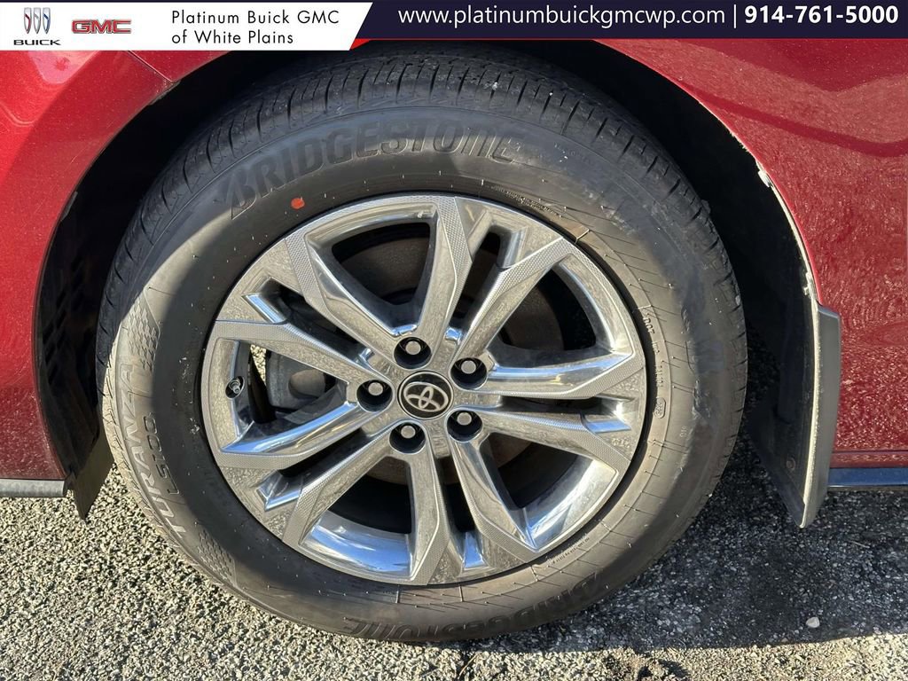 Used 2022 Toyota Sienna Platinum image 11