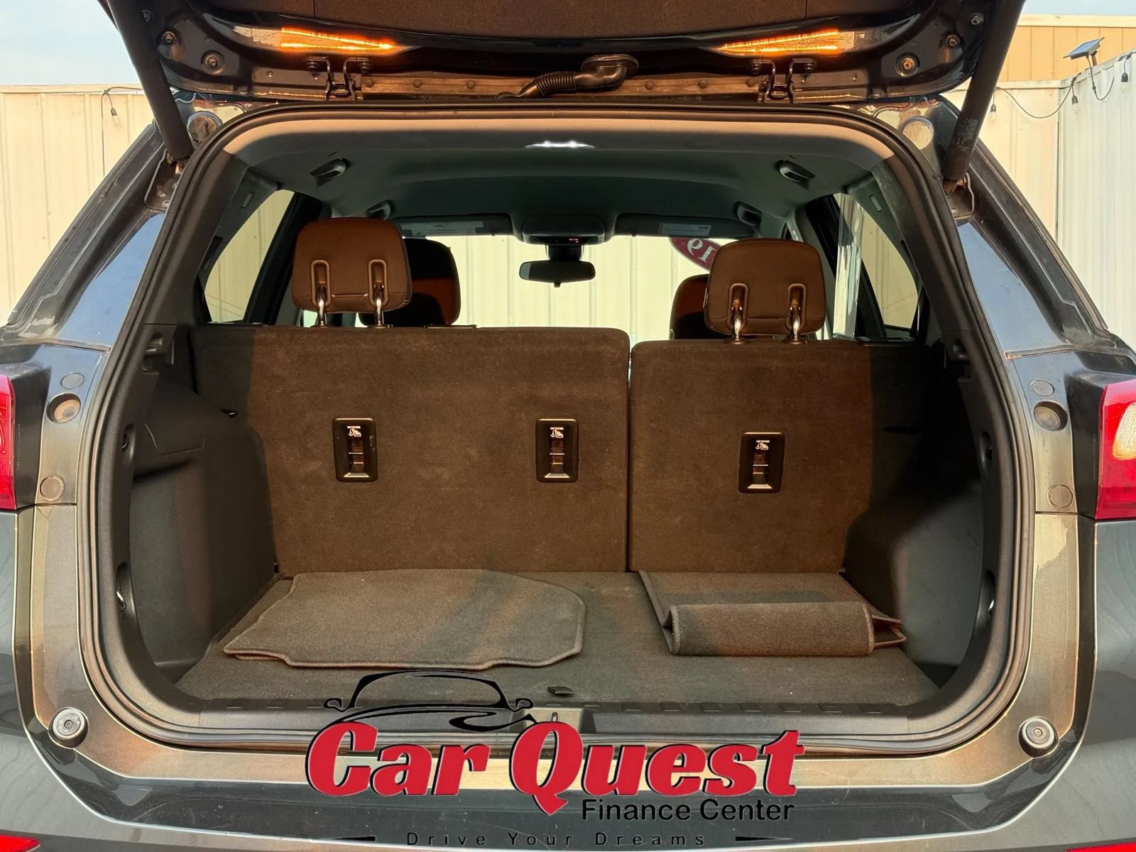 Used 2019 Chevrolet Equinox LT w/ Driver Convenience Package FWD image 14