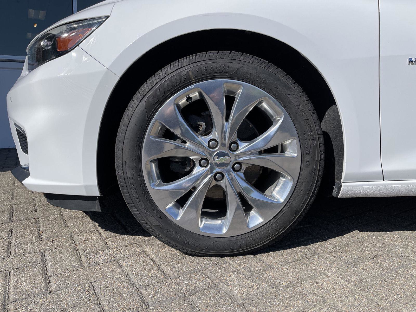 Used 2017 Chevrolet Malibu Premier w/ Driver Confidence Package FWD image 10