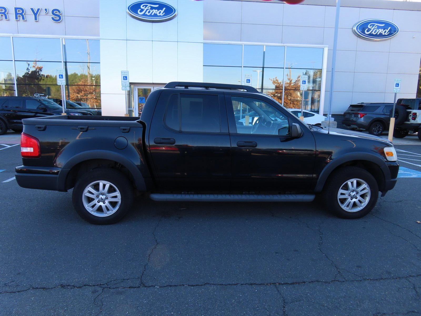Used 2008 Ford Explorer Sport Trac XLT image 4