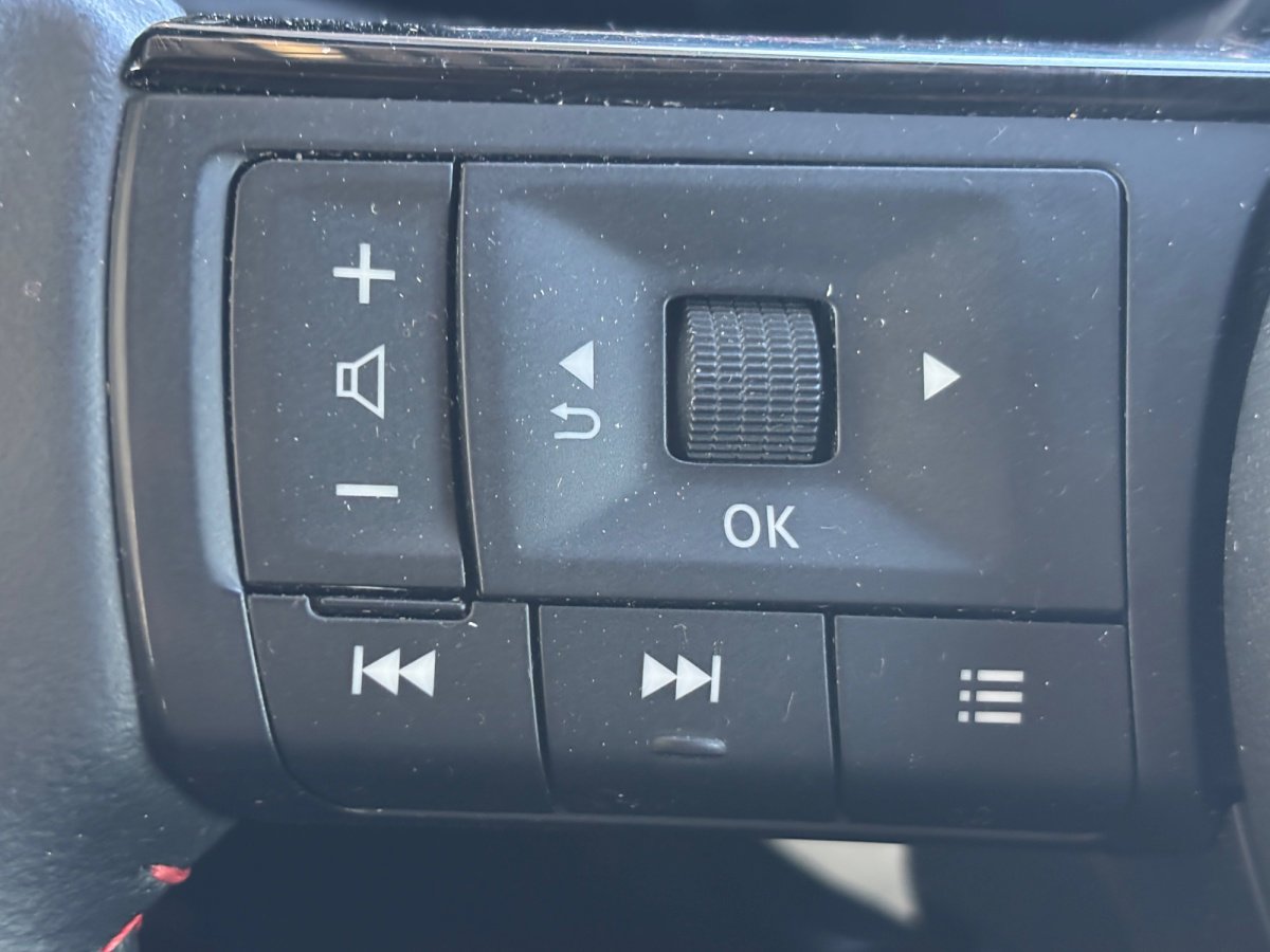 Used 2025 Nissan Kicks SR image 11